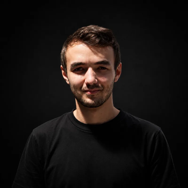 Portrait de Léo Guillaume, développeur freelance full-stack et IA près de Rennes